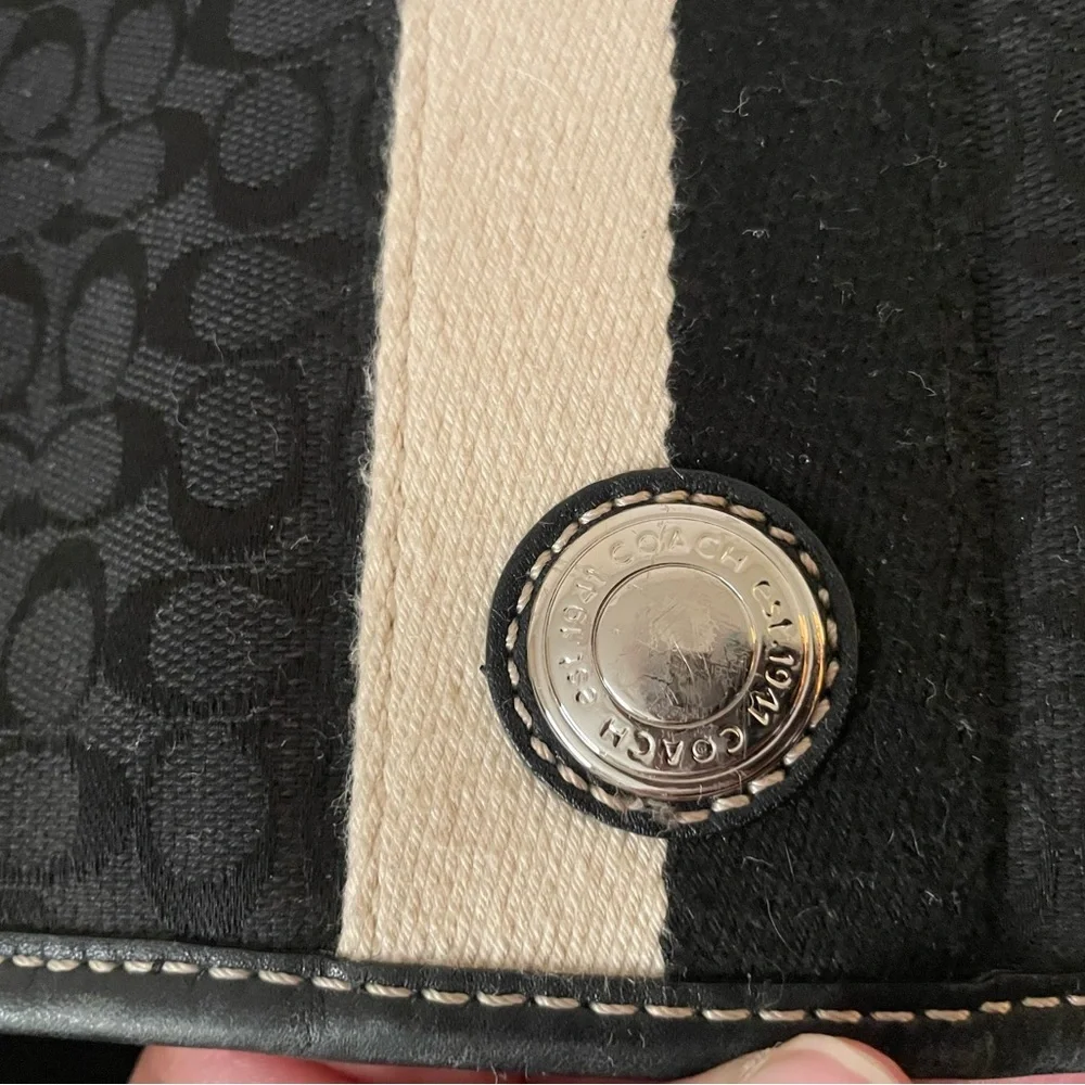 Coach Signature Voyager Messenger Bag - Picture 3 of 9